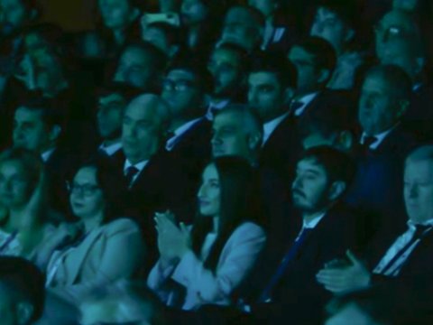 Heydər Əliyev və xanımı Astronavtika Konqresində - VİDEO