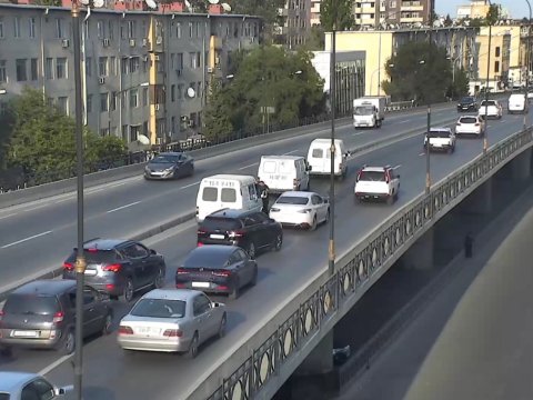 Nasaz avtomobil tıxaca səbəb oldu