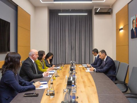 Nazir baş katiblə müzakirələr apardı