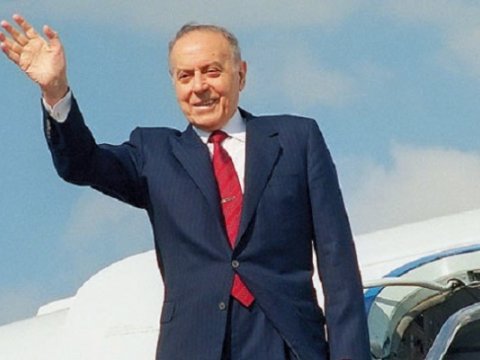 Tarixi qayıdış...