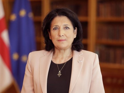Gürcüstan Prezidentinin impiçmenti məsələsinə baxılır