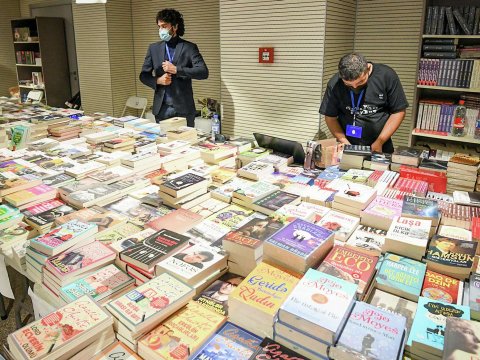 Azərbaycanda elmi-kütləvi ədəbiyyata maraq azdır? - Deputat tərcümədən şikayət edir