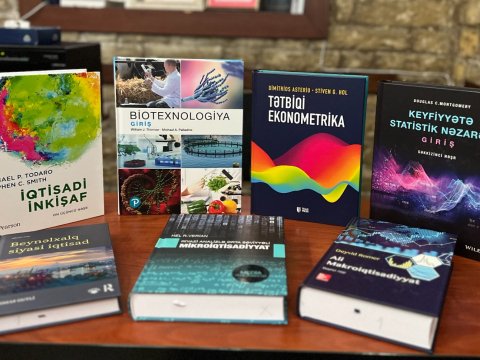 UNEC-in kitab fonduna 200 kitab hədiyyə olundu - FOTO