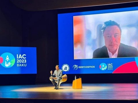 İlon Mask Bakıdakı konqresdə sualları cavablandırdı