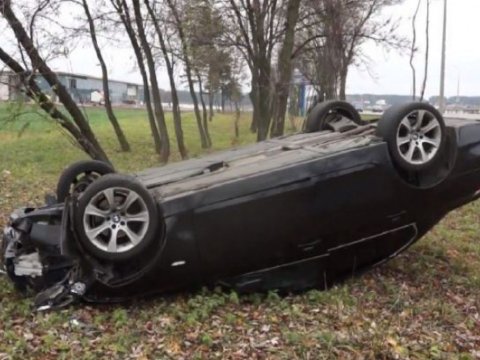 Sürücü maşınını aşırdı - Sərnişin öldü