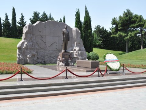Serbiya Milli Assambleyasının sədr Fəxri və Şəhidlər xiyabanını ziyarət edib