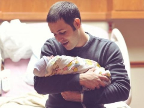 Parlamentdə ödənişli atalıq məzuniyyəti TƏKLİF EDİLDİ