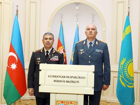 Azərbaycan və Qazaxıstan müdafiə nazirləri görüşdü - FOTOLAR