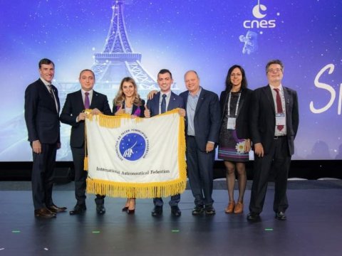 Beynəlxalq Astronavtika Konqresinin bayrağı İtaliyaya təhvil verildi
