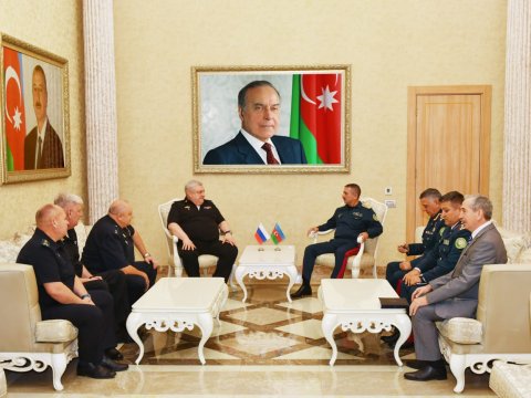 Rusiyalı admiral Bakıya gəldi - Elçin Quliyevlə görüşdü 