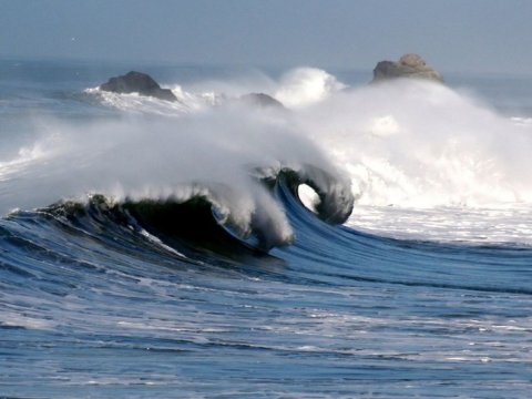 Neft Daşlarında dalğanın hündürlüyü 2 metrə çatıb