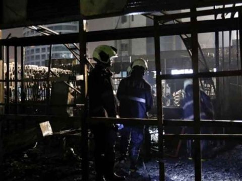 Hindistanda mağazada yanğın - 14 ölü