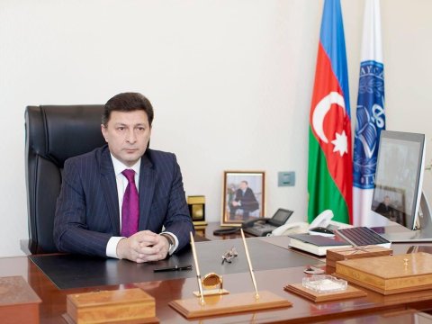 Rəhbərlikdə yaş məhdudiyyəti olmalıdır - Rektor