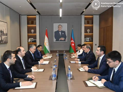 Ceyhun Bayramov tacik həmkarı ilə danışıqlar apardı 