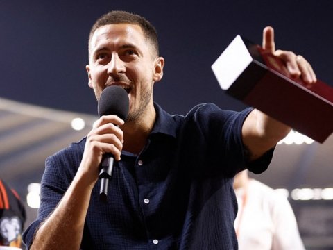 Məşhur futbolçu karyerasını bitirdi