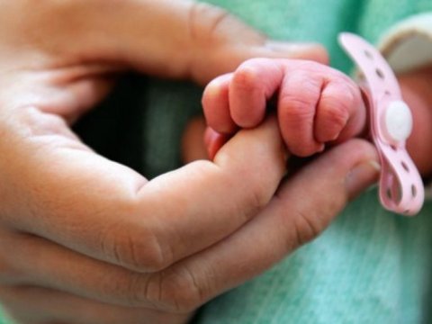 Şirvanda ölü uşaq doğuldu - Cinayət işi açıldı