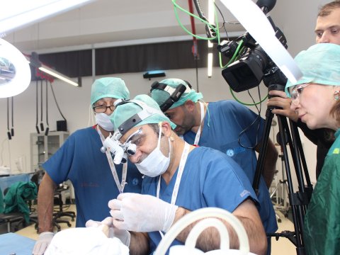 Tanınmış cərrah Türkiyədə ilkə imza atdı - FOTO+VİDEO