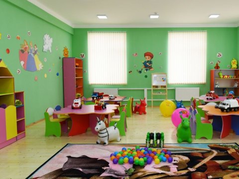 Valideynin övladını evinin yanındakı bağçaya aparması məcburi deyil