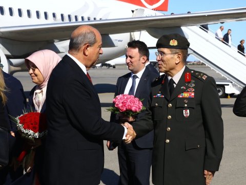 Ersin Tatar Bakıya gəldi - FOTOLAR