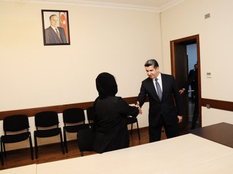 Naftalanda icra başçısı Şəhid anası ilə görüşdü - FOTO