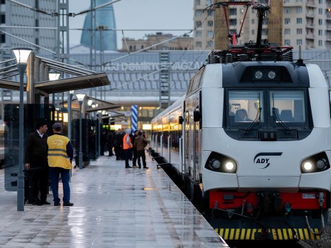 Ekspres qatar fəaliyyətə başladı - FOTOLAR