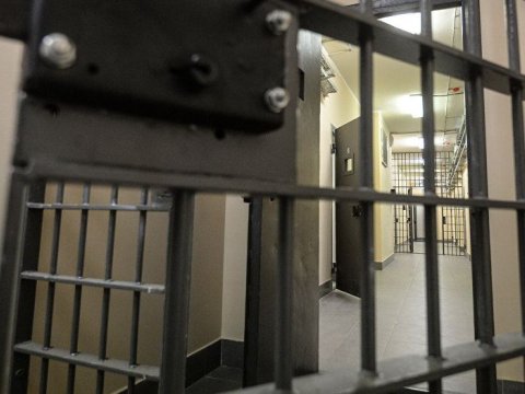 Axtarışda olan şəxs təcridxananın qarşısında saxlanıldı