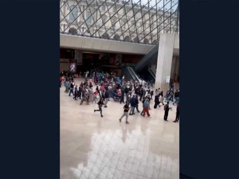 Muzeydə bomba həyəcanı - Ziyarətçilər təxliyə edildi