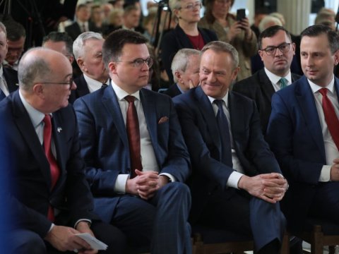 Polşada parlament seçkiləri: hakim partiya öndədir, lakin...