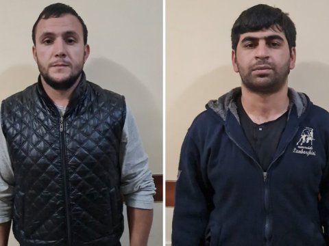 Maskalı şəxslər evə daxil olmaq istədilər, polisə yaxalandılar