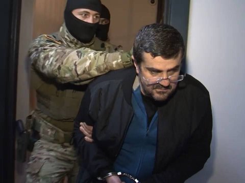 Arayik həbsxanada bu kitabları oxumalıdır: \