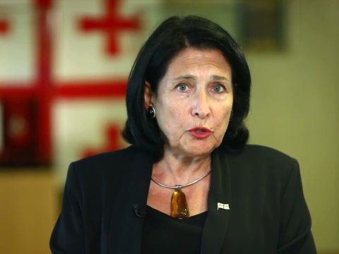 Gürcüstan Konstitusiya Məhkəməsi: Prezident qanunu pozub