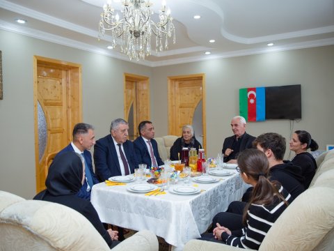 Nazir Zaqatalada şəhid ailəsini ziyarət edib