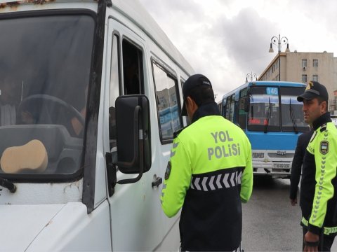 Polis 