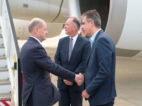 Olaf Şolts İsrailə səfər etdi