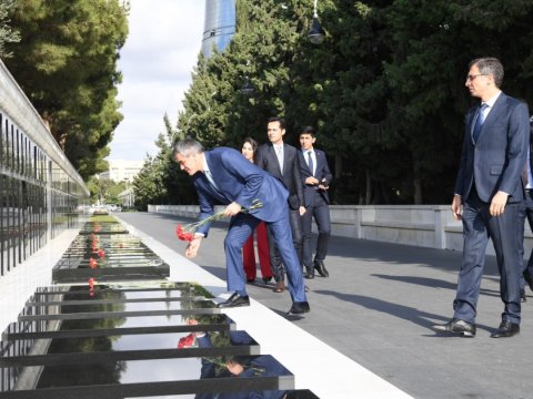 TBMM-in nümayəndə heyəti Şəhidlər xiyabanında