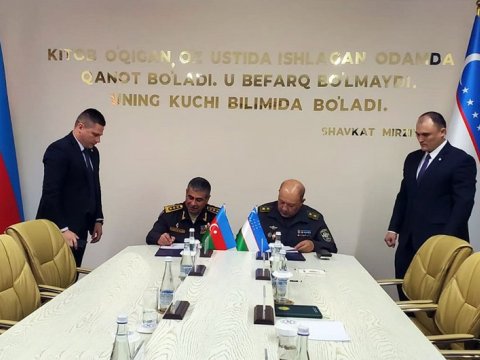 Azərbaycan və Özbəkistan müdafiə nazirləri sənəd imzaladılar