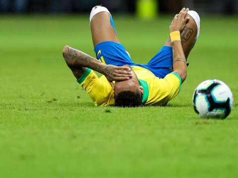 Ağır zədələnən Neymar 9 ay futbol oynaya bilməyəcək