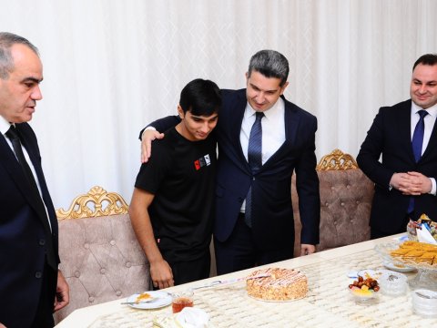 Naftalanda İcra başçısı şəhid övladını ziyarət etdi - FOTO