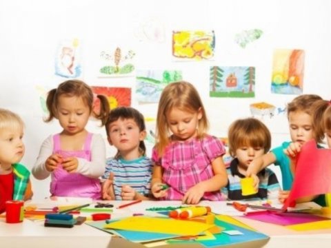 Bağçalarda çalışanın neçə faizi ali təhsillidir?