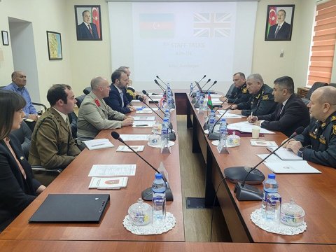 Azərbaycan və Britaniya Müdafiə nazirlikləri arasında danışıqlar aparıldı - FOTOLAR