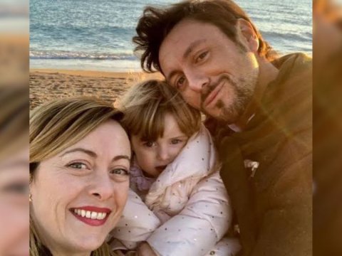 Baş nazir sevgilisindən ayrıldı