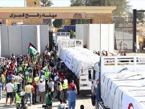 İlk humanitar yük maşınları Qəzzaya daxil oldu
