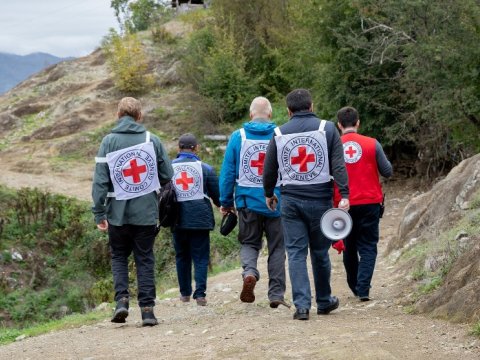Qızıl Xaç Qarabağda mülki erməni axtarır - FOTOLAR