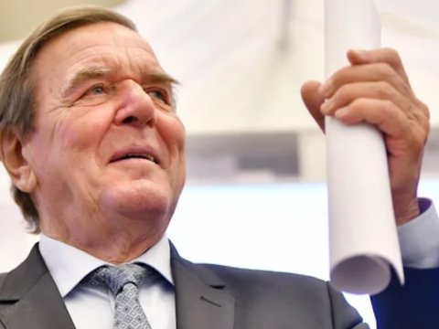Şröder Ukrayna və Rusiya arasında vasitəçi olmaq istəyib