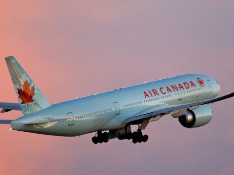 Toronto-Dehli təyyarəsi təcili Bakıya endi