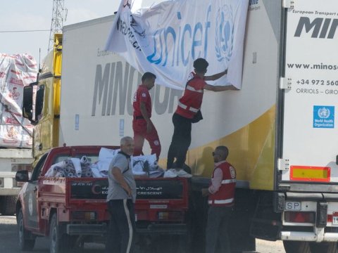 Qəzzaya növbəti yardım göndərildi - 17 maşın