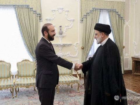 Mirzoyan Rəisi ilə görüşüb