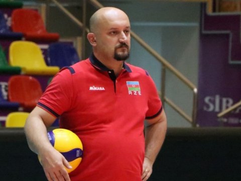 Millimiz baş məşqçi ilə yollarını ayırdı