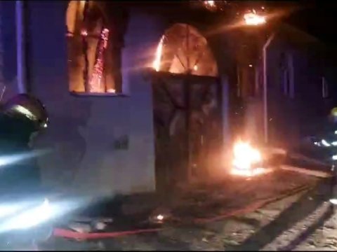 Şəmkirdə ev yandı - \