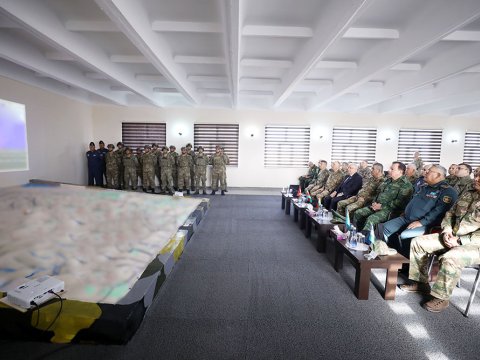 Üç ölkənin müdafiə naziri Azərbaycan-Türkiyə təlimlərini İZLƏYİR